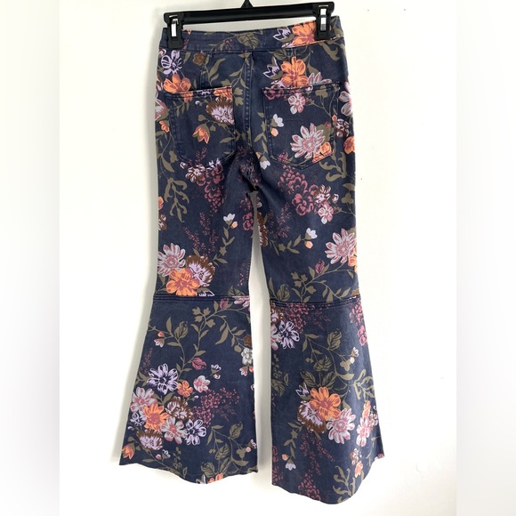 🌟LAST ONE! FREE PEOPLE Youthquake Printed Crop Flare Jeans Navy Combo - Picture 12 of 14